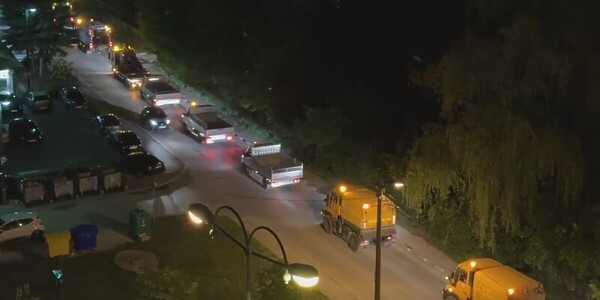 Komunalna vozila Rada pod rotirkama i trubeći prošla ulicama Sarajeva, građani u čudu