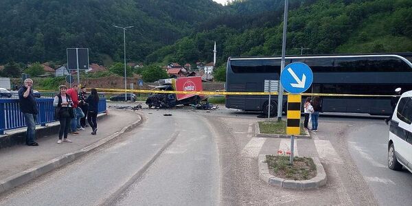 Teška saobraćajna nesreća kod Zenice, poginuo vozač kamiona