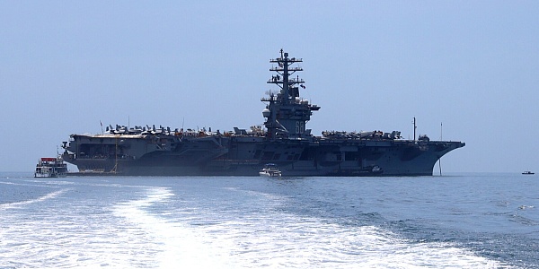 Amerikanci krenuli kroz Hormuški moreuz, Iranci tvrde da su lansirali dvije rakete na njihov vojni brod