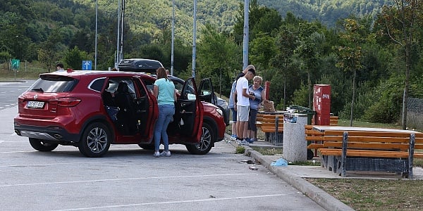 Napravili smo pauzu na autoputu i pitali turiste šta misle o BiH: "Cijene ne gledam već provučem karticu; ljudi znaju biti drski"