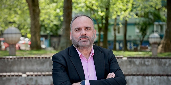 Dino Mustafić snima film o maloljetnim logorašima u Stocu: Kako je bolnica pretvorena u logor za djecu