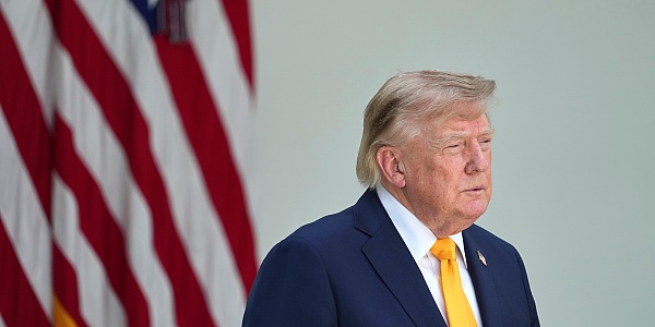 Trump razmatra novu carinu za Kinu: "Preplavili su tržište jeftinom robom"