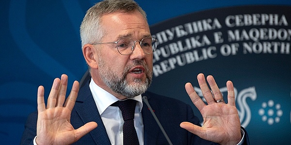 Šef vanjske politike Bundestaga Michael Roth pozvao EU da obustavi pristupne pregovore sa Srbijom