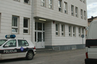Široki Brijeg: Mladić šakom udario staricu i nanio joj teže povrede