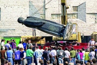 Tito se vraća u Užice: Spomenik Josipa Broza ponovo na Trgu nakon 24 godine