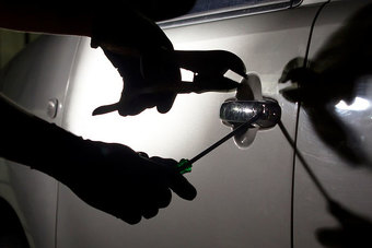 Pokušaj krađe automobila kod Ekonomske škole u Sarajevu