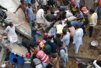 Urušila se fabrika u Pakistanu: Deset osoba poginulo, stotine zarobljeno