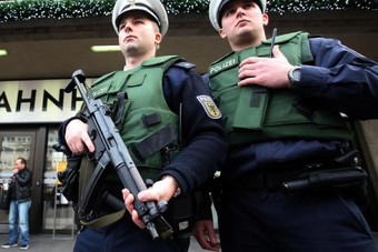 Njemačka policija traga za muškarcem povezanim s terorističkim napadom u Parizu