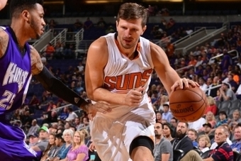 Phoenix pobijedio New Orleans, Teletović ubacio dva poena