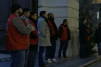 Francuska: Muslimani tokom božićne mise štitili crkvu