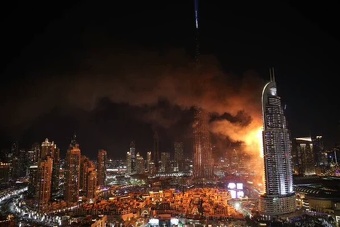Uoči novogodišnje noći: U centru Dubaija vatra progutala hotel Address