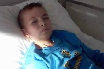 Pomozimo dječaku Adnanu da bolest drži pod kontrolom