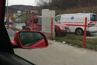 Sudarili se automobil i kamion u sarajevskom naselju Rajlovac