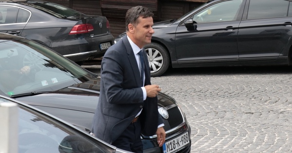 Novalić o oduzimanju mobitela: Nemam šta da krijem, neka se što ...