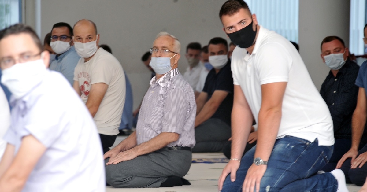 Bajram namaz Klanjan U Tuzli Vjernici Pozvani Na Plemenitost I