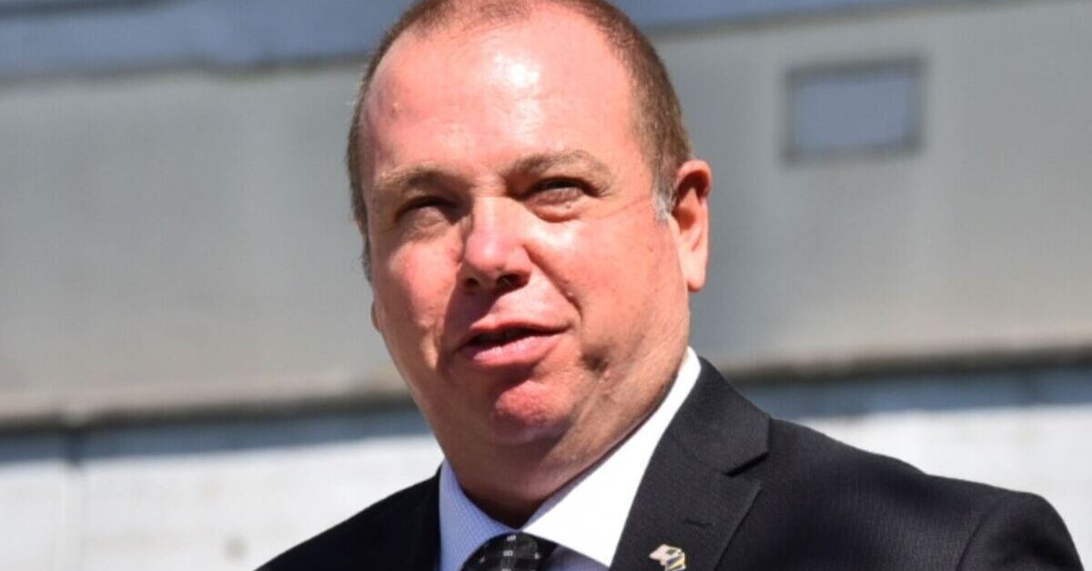 Eric Larson više nije savjetnik za borbu protiv korupcije u KS, vraća