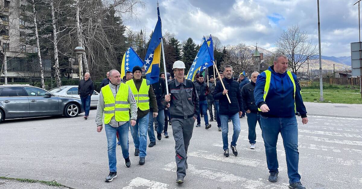 Zenički rudari krenuli prema Gradskoj upravi: Traže isplatu plata i ...