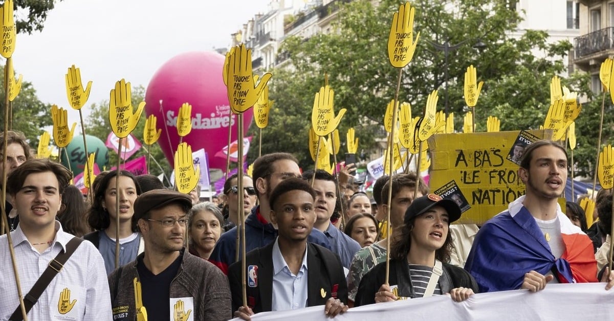 Hiljade Ljudi Maršira U Francuskoj Na Protestima Protiv Krajnje Desnice