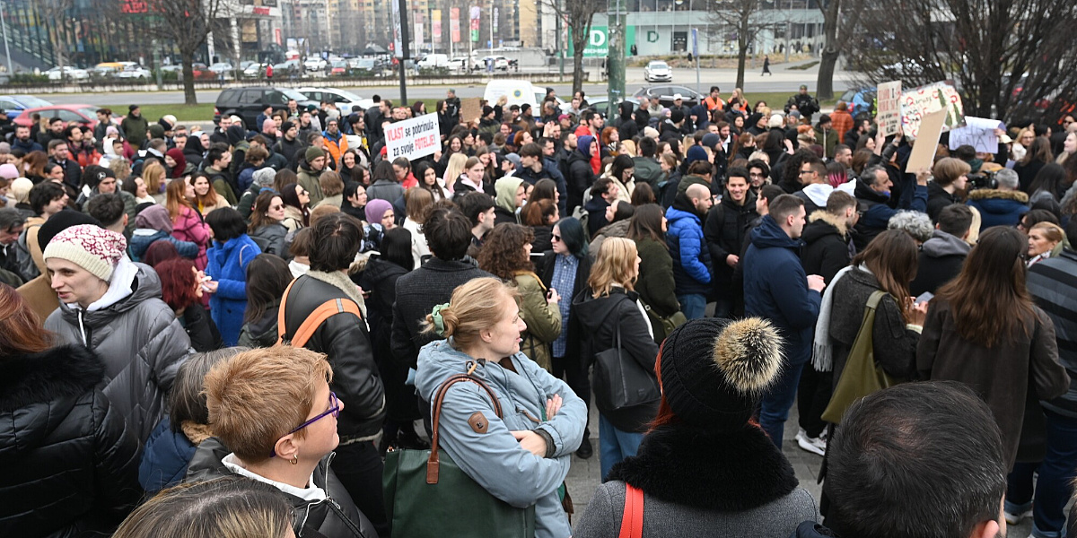 Građani održali proteste ispred Parlamentarne skupštine BiH, poslali ...