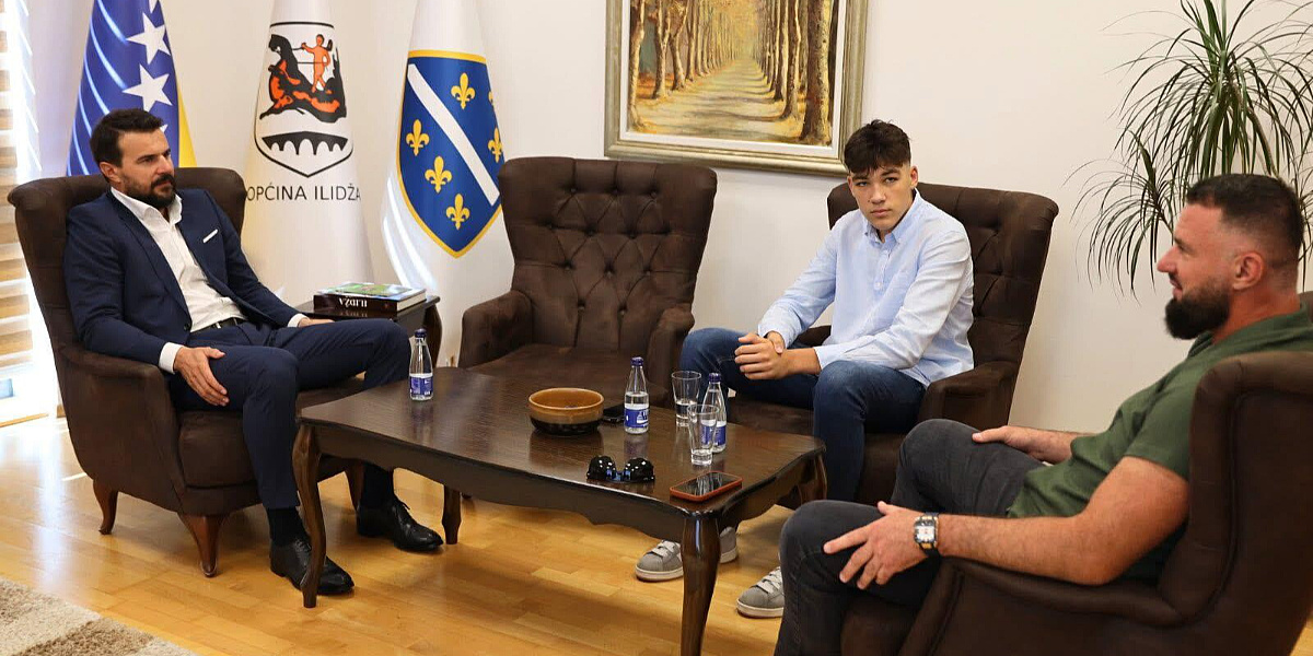 Ilidžanski načelnik Nermin Muzur ugostio talentovanog sportistu Rijada ...