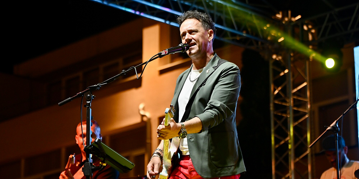 Dženan Lončarević sarajevskoj publici priredio emotivnu večer za ...