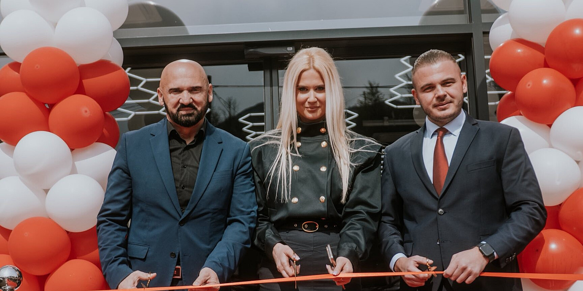 Ministar Ramo Isak širi biznis: U Zenici otvorio salon luksuznih automobila