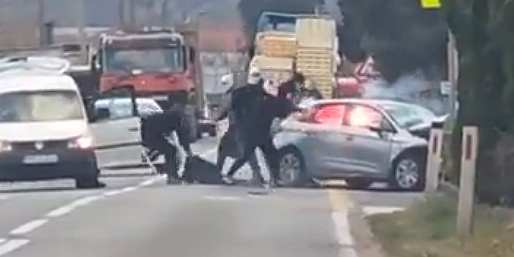 Haos na ulazu u Mostar: Maskirani napadači palicama i bakljama uništili vozilo