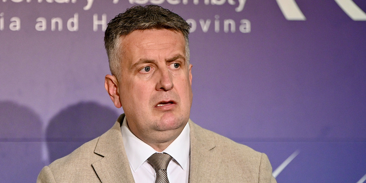 Vuković predlaže da na pumpama stoje fotografije krivaca za cijene goriva: Špirića na dizel, a Dodika na benzin