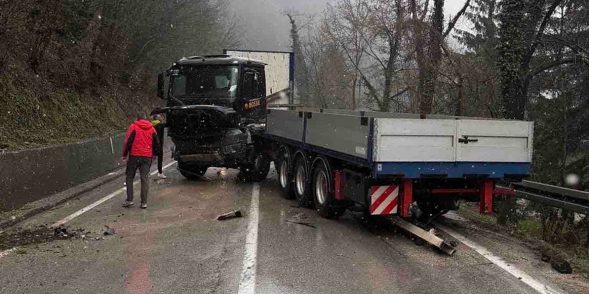 Kilometarske kolone na Lašvanskoj petlji zbog saobraćajne nezgode