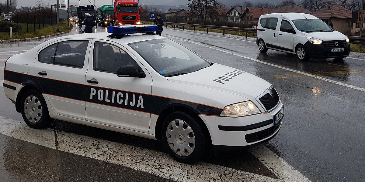 Kod Vareša automobil sletio s ceste, poginula suvozačica