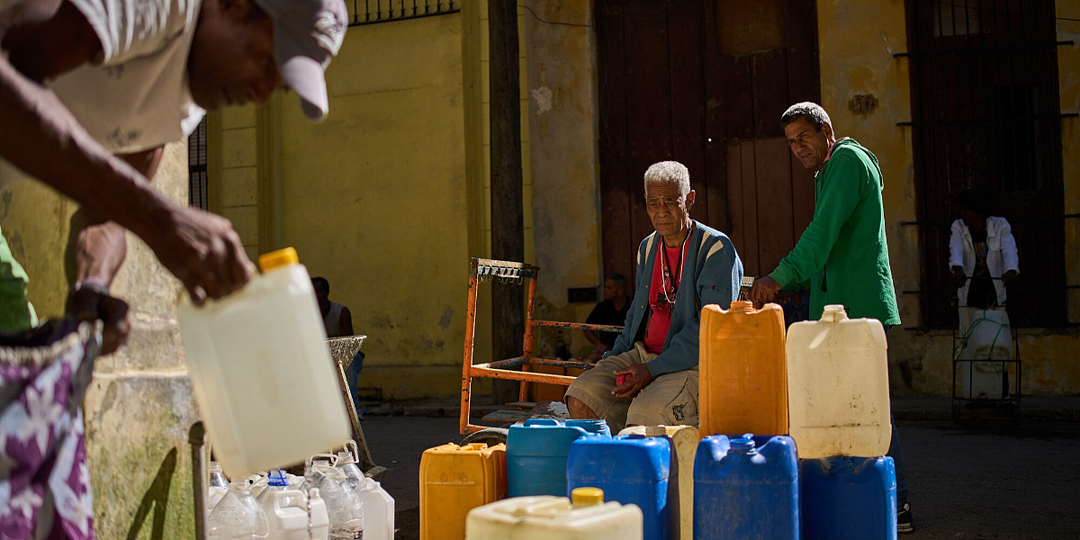 Trump: Nemam problem s ruskim tankerom koji donosi naftu Kubi, moraju preživjeti