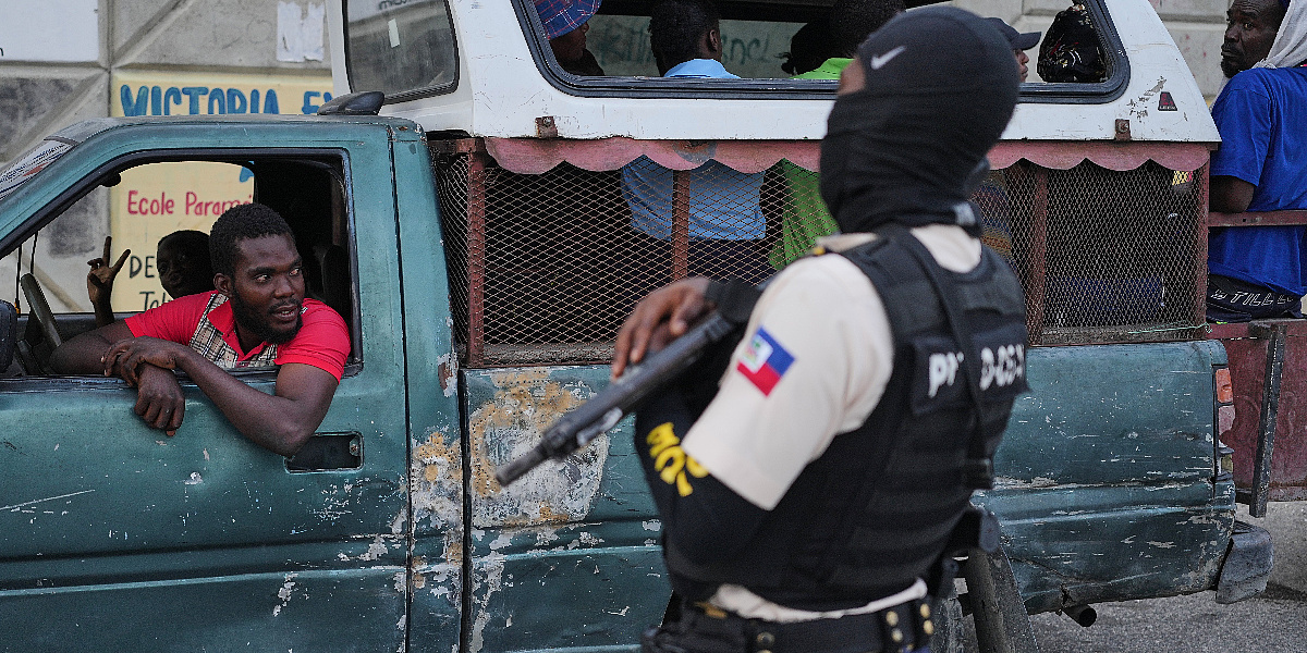 Bande haraju Haitijem, iza sebe ostavljaju krvava tijela po ulicama i pale kuće