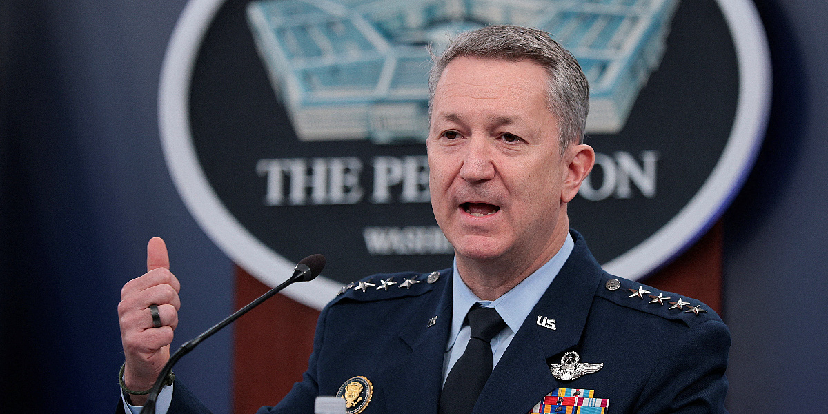 General Dan Caine: SAD izvele više od 11.000 napada, pokrećemo misije bombarderima B-52