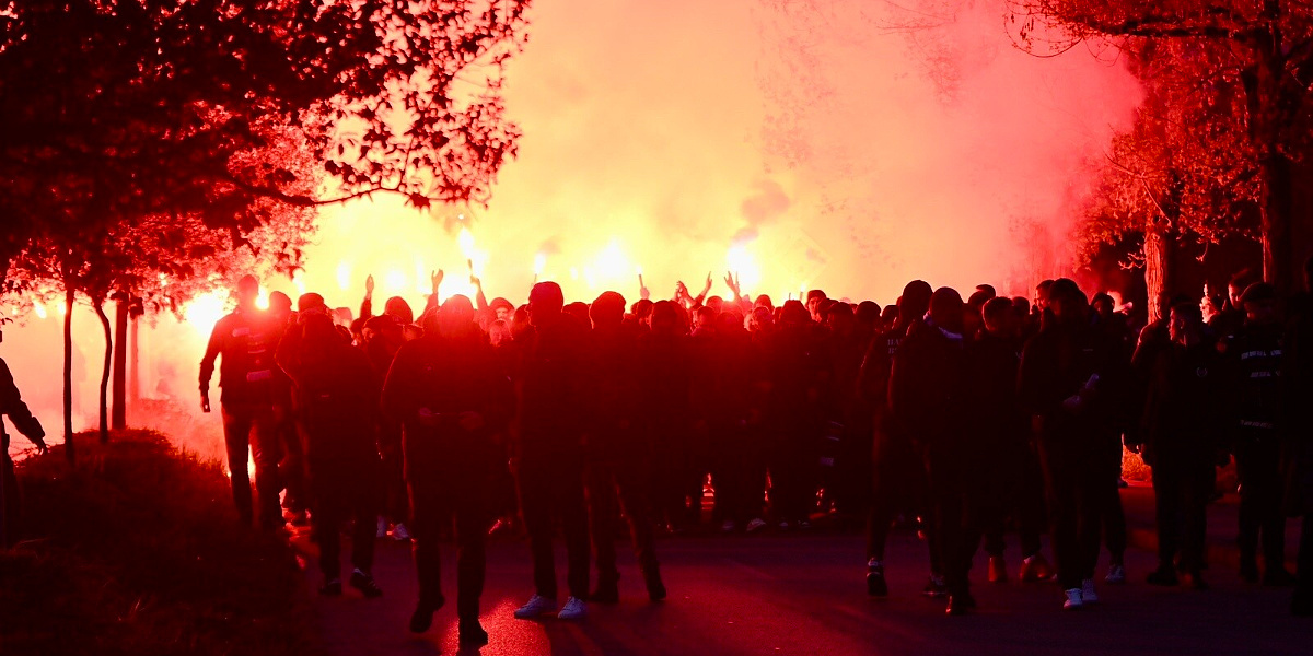Korteo BH Fanaticosa je spektakularan! Zajedno su uz pjesme i baklje krenuli ka stadionu