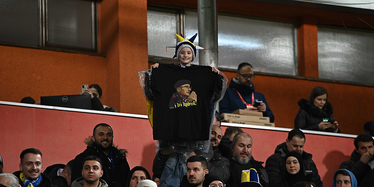 Hit majica na Bilinom polju: 