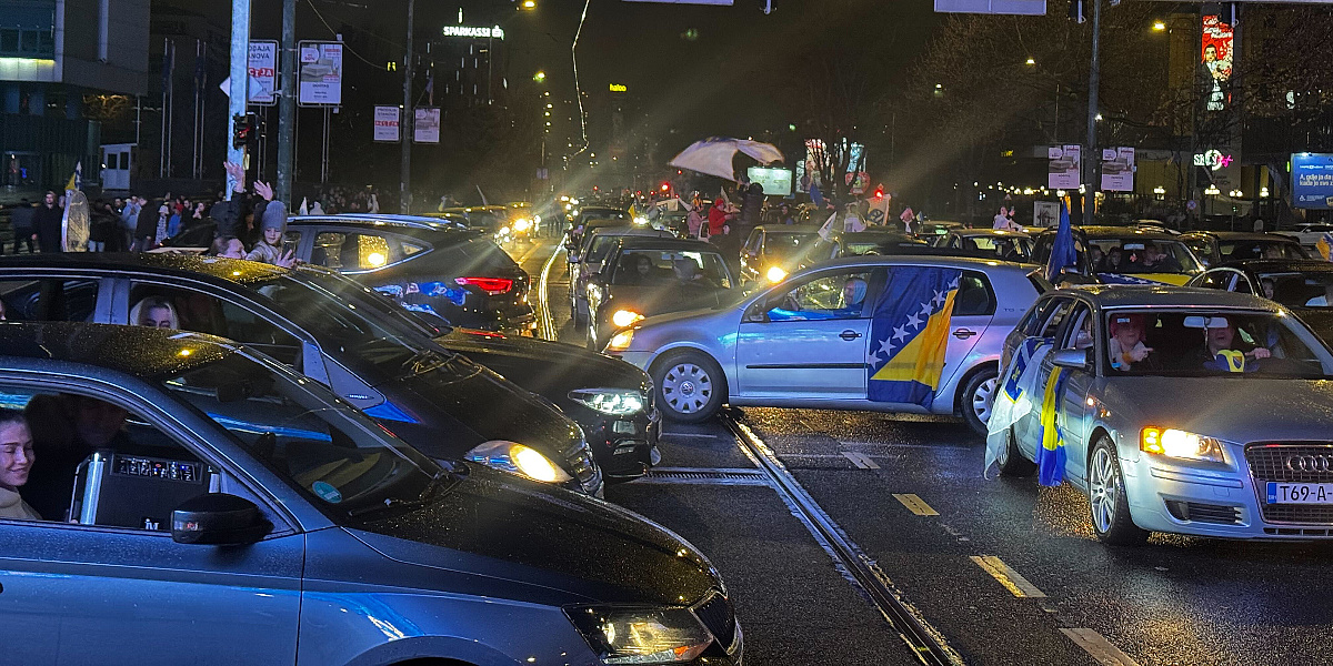 Nestvarne scene na ulicama Sarajeva, kolone vozila su nepregledne