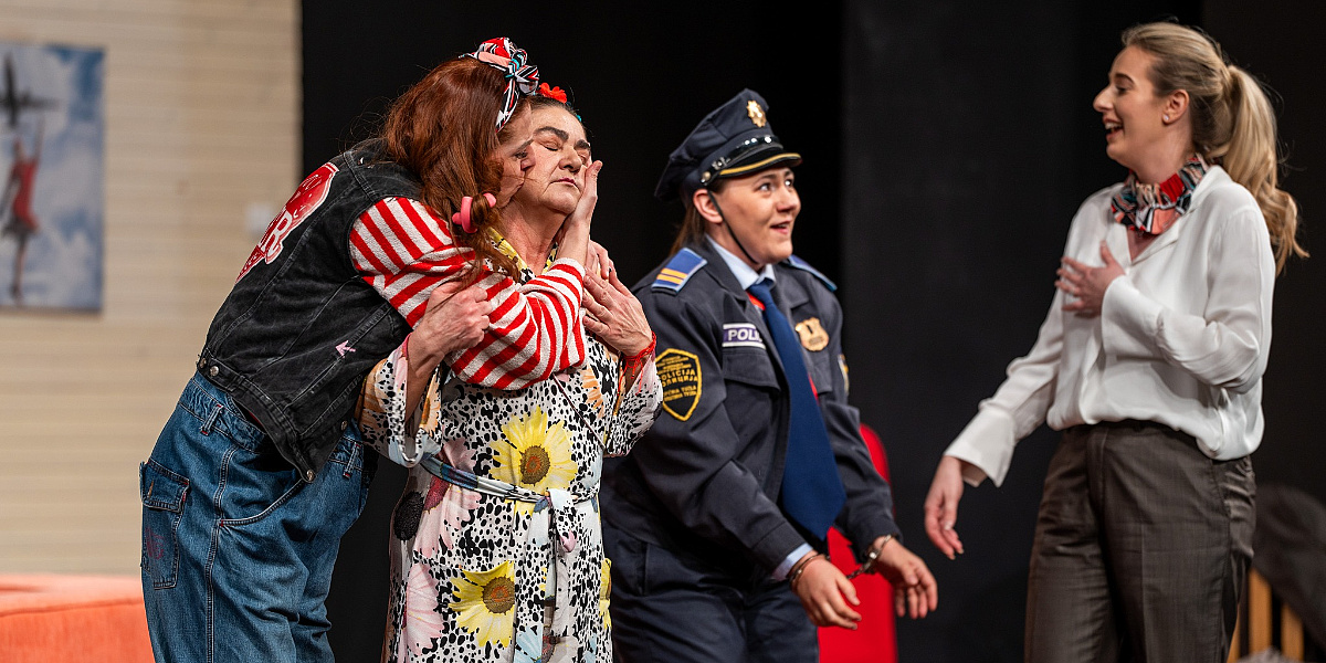 Narodno pozorište Tuzla: Od rate do talačke krize uz hit komediju 