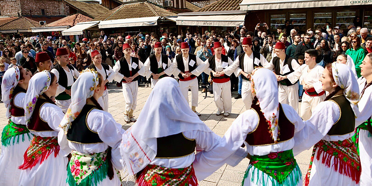 Kulturno-umjetnička društva darovala Sarajlijama svečani defile povodom 6. aprila