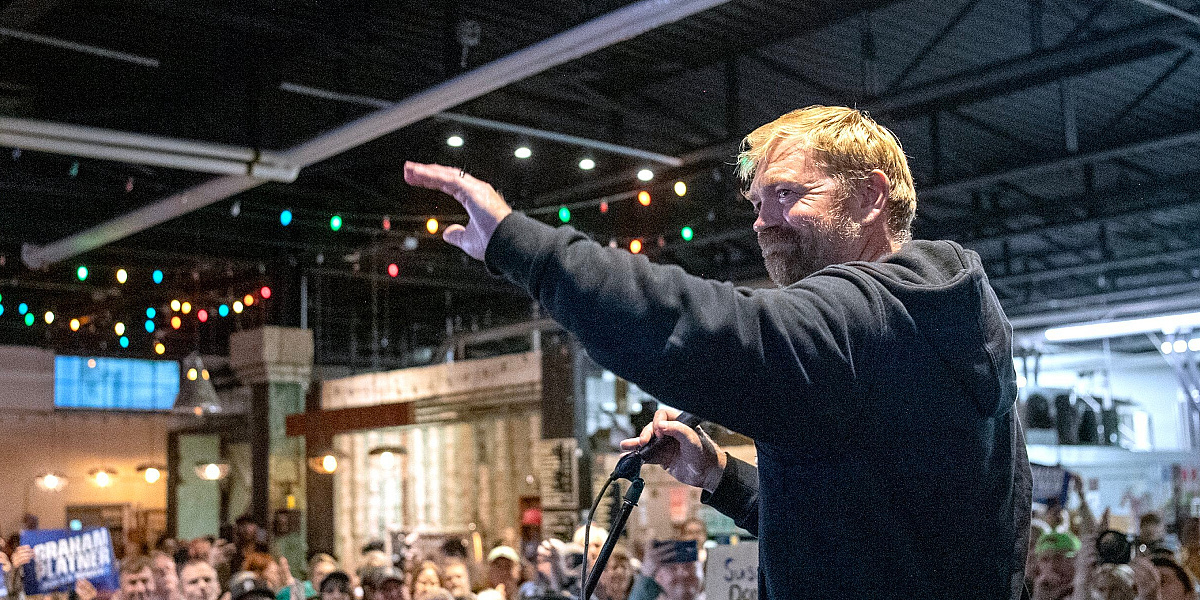 Kandidat za Senat SAD-a vodi zanimljivu kampanju: Poznat je po kontroverznoj tetovaži koju je uradio u Hrvatskoj