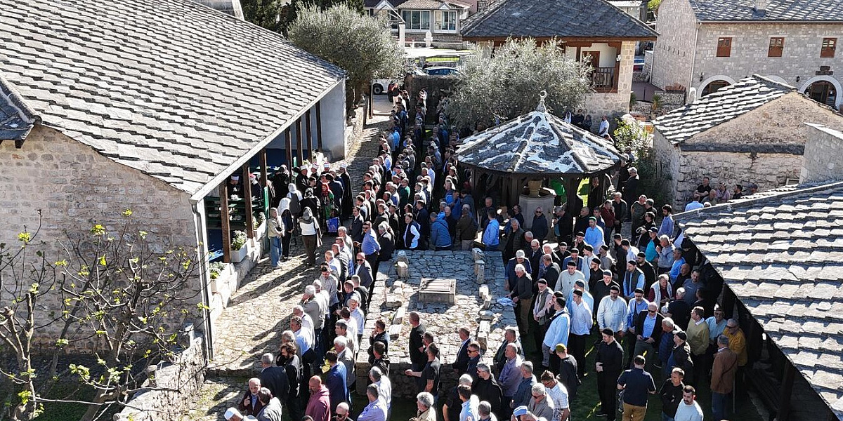 U Stocu klanjana dženaza Rusmiru Mahmutćehajiću: Prvog potpredsjednika Vlade RBiH ispratio veliki broj građana