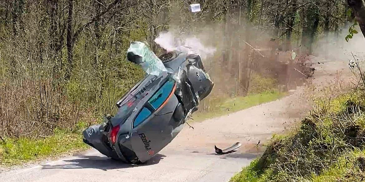 Teška nesreća uoči relija u Hrvatskoj: Vozač izašao neozlijeđen iz smrskane Fieste