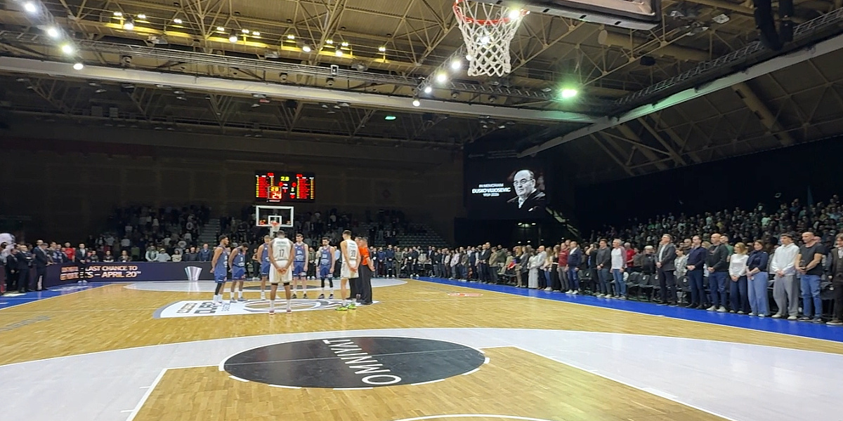 Sarajevo odalo počast velikanu: Minuta šutnje u Zetri za preminulog Duška Vujoševića