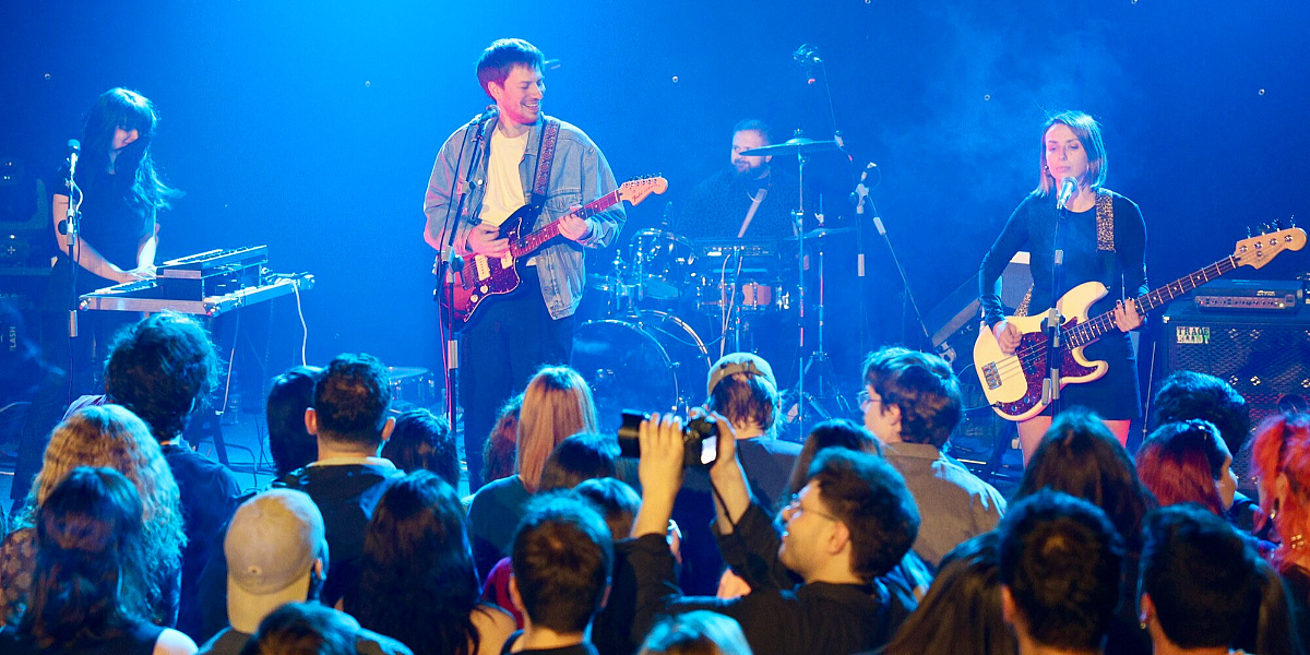 Beogradski bend KOIKOI zapalio Dom mladih: Sarajevska publika uživala u snažnoj energiji alternativnog zvuka