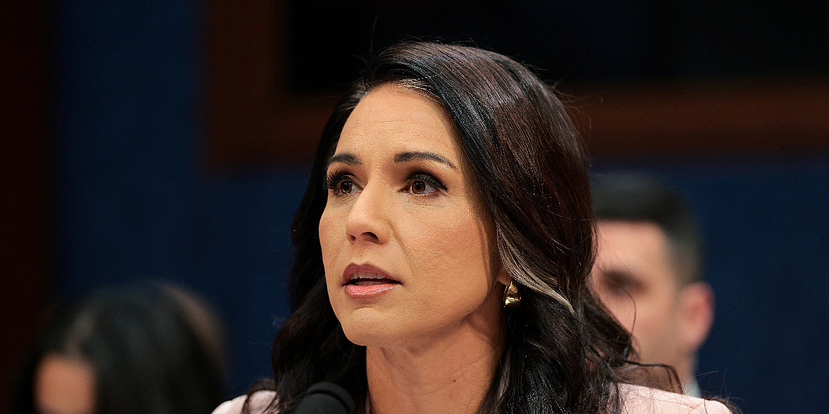 Potpuni raskol u Trumpovom kultu: Zbog jedne osobe zaratili lojalisti, međusobno se žustro vrijeđali