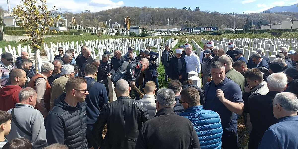 Posljednji ispraćaj: Klanjana dženaza Nijazu Graciću, bivšem predsjedniku Sarajeva i Olimpika