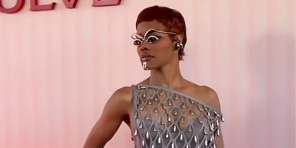 Teyana Taylor u avangardnom outfitu na festivalu: Mrežasta haljina i naočale s hromiranim obrvama