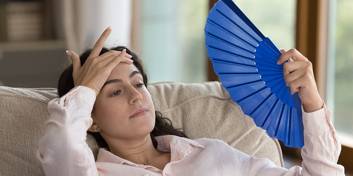 Šta uzrokuje postporođajno znojenje i kako ublažiti ove simptome