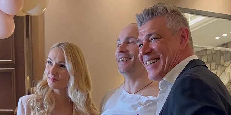 Savo Milošević snimljen s 10 godina mlađom partnericom: Uživali na zabavi Ace Sofronijevića