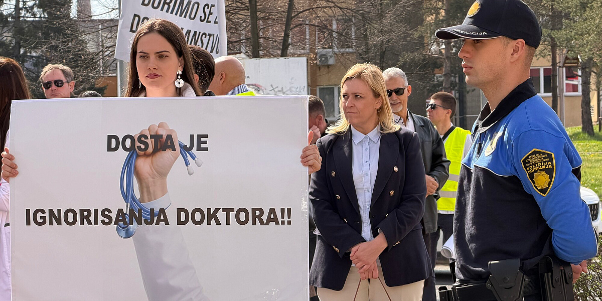 Tuzlanski doktori početkom maja bi mogli stupiti u generalni štrajk, Vladi TK postavili ultimatum