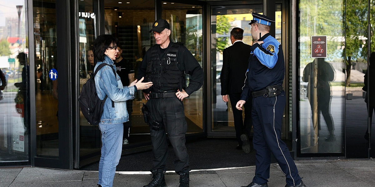 Sarajevo: Stigle dojave o postavljenim bombama u SCC-u i Alti, policija ne dozvoljava ulazak